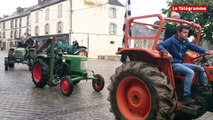 Carhaix. Les vieux tracteurs défilent en ville
