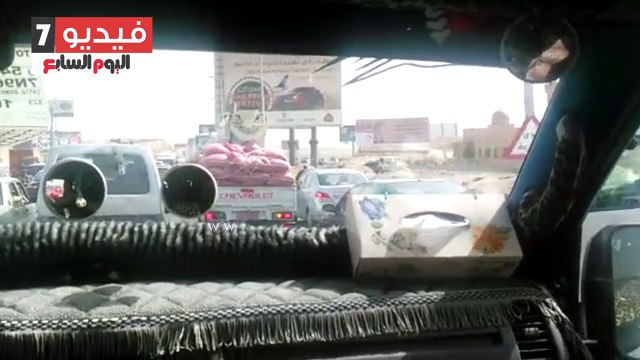 صحافة المواطن .. شلل مرورى بدائرى المعادى بعد تصادم سيارتين فيديو
