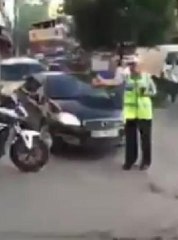 Giresun'da skandal: Trafik polisi vali geçecek diye ambulansı engelledi