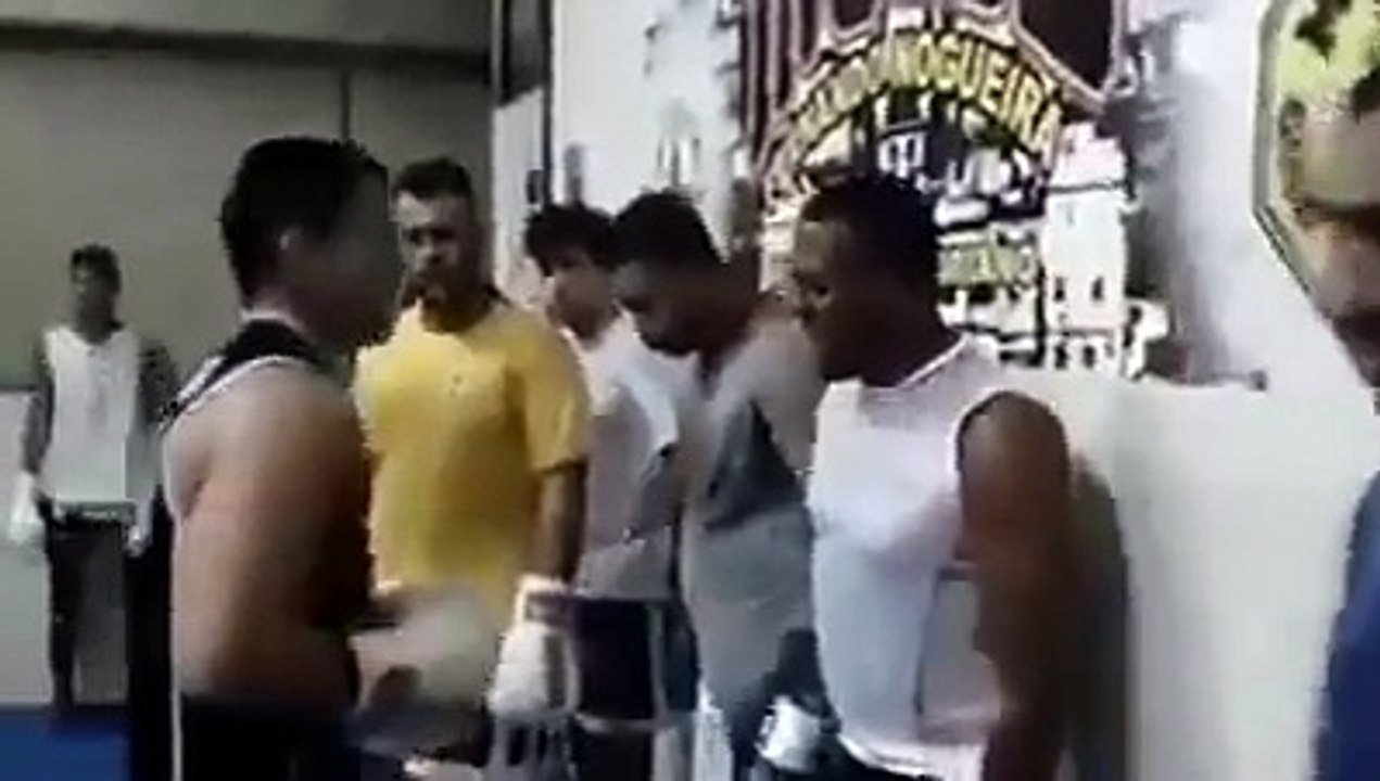 Bizarre cet entraineur !