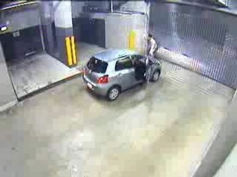 Hoe verlaat ik de garage op een domme manier??