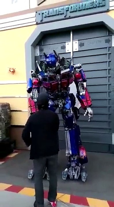 Transformer Robot Says - Go Nawaz Go - hahahah hilarious