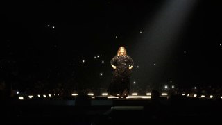 Adele - Hello (Live @ Paris, 09/06/2016)