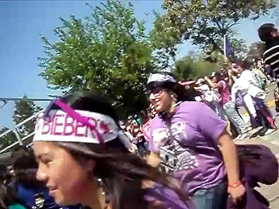 Afueras Estadio Nacional ,Concierto Justin Bieber Chile 15-10-11 ♥ , Recuerdos! (temprano)
