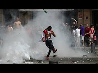 Video - Rioting between masses England and Russia, Euro 2016 , Marseille, France