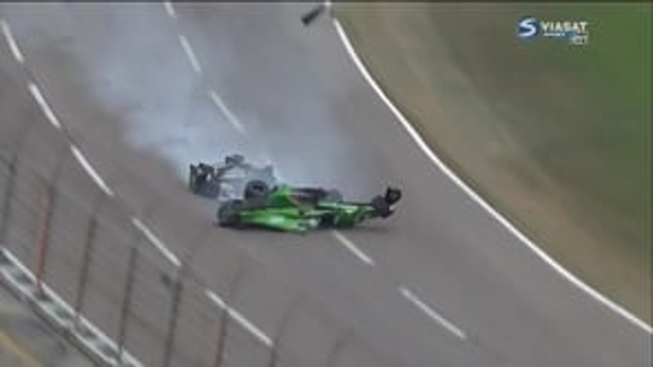 Daly and Newgarden Huge Crash 2016 Indy Car Texas
