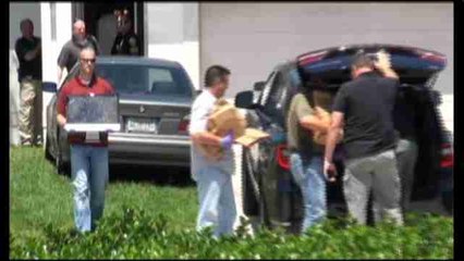 La policía se lleva varios objetos de la casa de presunto autor de matanza en discoteca de Orlando