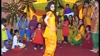 Beautiful girl best mehndi dance