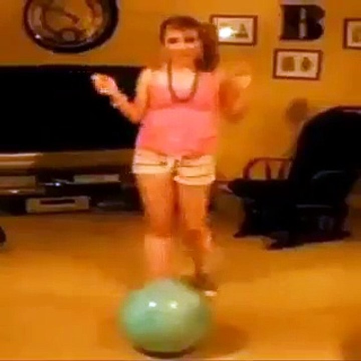 Girl dancing on ball in public with man - desi girls vidoe