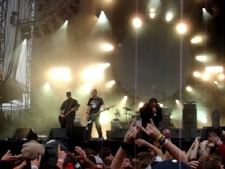 Mass Hysteria - Killing the hype