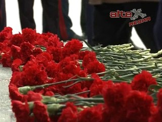 Евгений Куйвашев 23 февраля принял участие в торжественном возложении цветов к памятнику Жукову