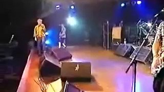The Offspring - Cool To Hate en vivo (con subtítulos en español)