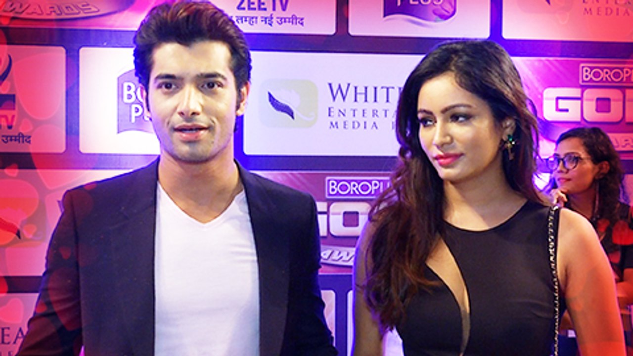 Sharad Malhotra & Pooja Bisht Arrive as a Couple at the Zee Gold Awards Red Carpet