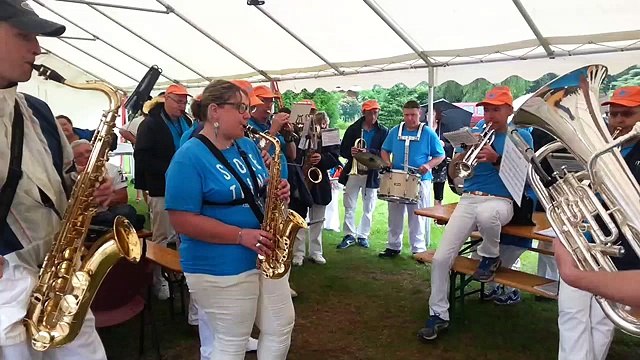 concert-Molliens-pipes&drums