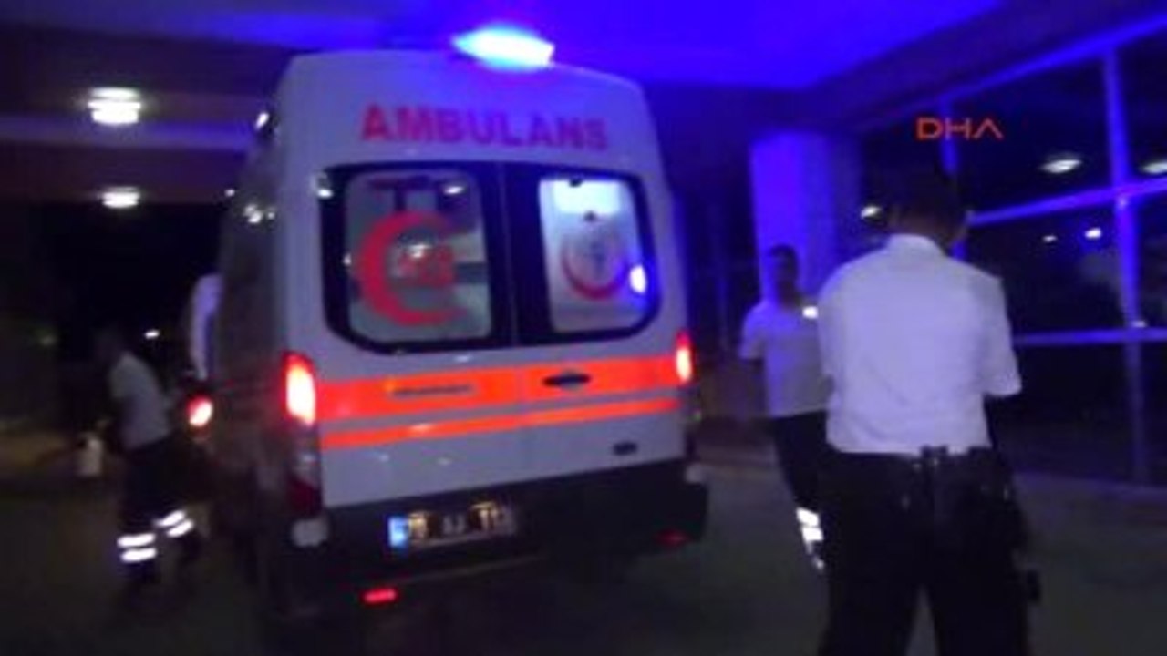 Karaman'da 2 Otomobil Kavşakta Çarpıştı: 9 Yaralı