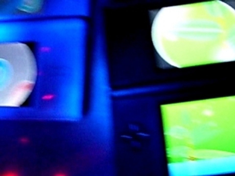 3 Nintendo DS playing Electroplankton 02