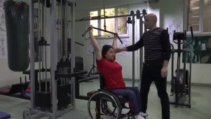 Olimpiyatlara Hazırlanan Kızını Yalnız Bırakmıyor