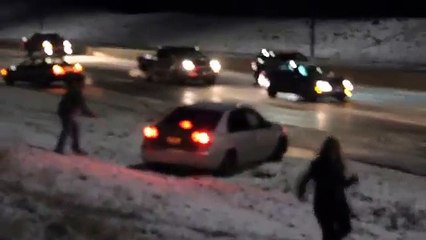 Accident avec 15 voitures sur une route glissante