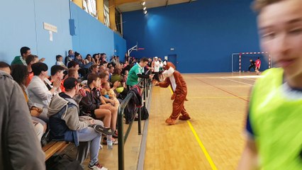 Arrivée de notre mascotte au tournoi des U15