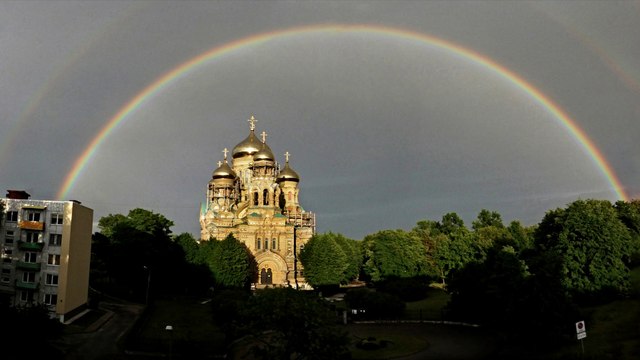 Морской собор на фоне неба. Лиепая.