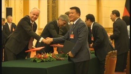 Merkel y Li presiden la firma de 24 acuerdos entre China y Alemania
