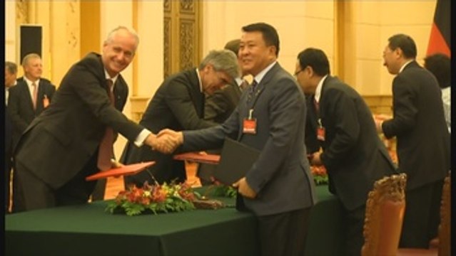 Merkel y Li presiden la firma de 24 acuerdos entre China y Alemania