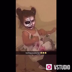 Ce bébé réagit aux filtres sur snapchat de sa tête... Trop mignon