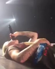 Justin Bieber chora ao cantar em homenagem a Christina Grimmie