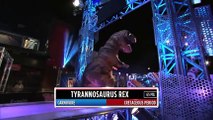 Un T-Rex tente un parcours d'obstacles et réussit en beauté !