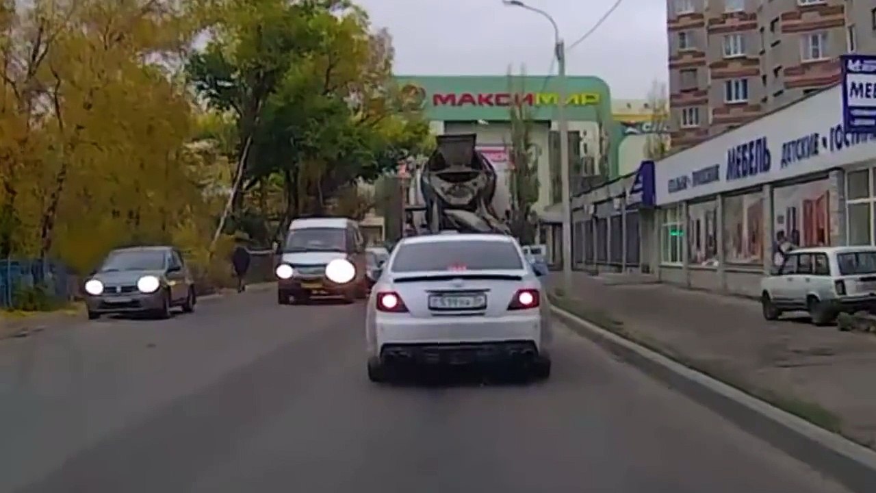 камаз провалился подземлю