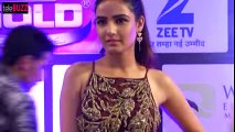 Tashan-e-Ishq's Twinkle flaunts side B00B at ZeeTv Gold Awards 2016 Red Carpet