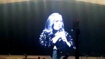 Fusillade d'Orlando: Adele en larmes en plein concert en rendant hommage aux victimes  - FUTURPOP