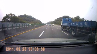 逆向20110325國道三號 內車道 騎機車!!!!10:04:29秒