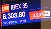 El IBEX 35 pierde un 2,20% al cierre y mantiene los 8.300 puntos