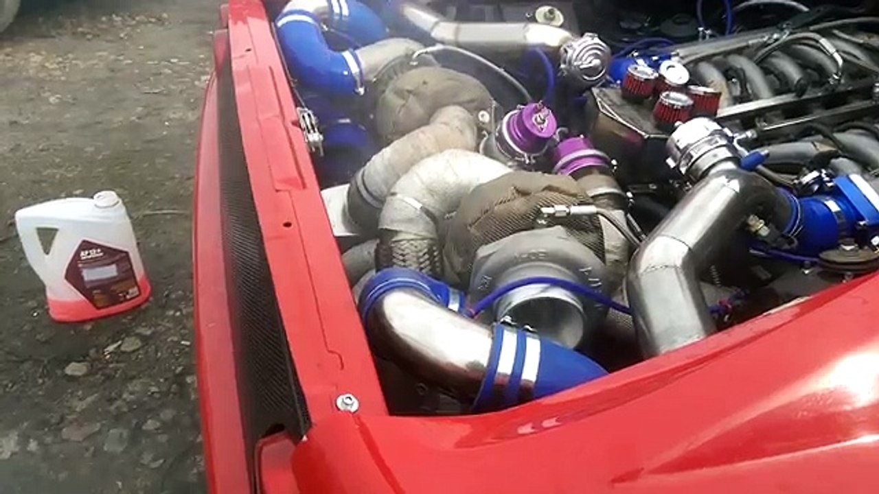 Pegaram num Ferrari F355 e colocaram um V12 BMW