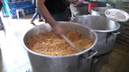 İhh Gazze'de İftarlık Dağıttı