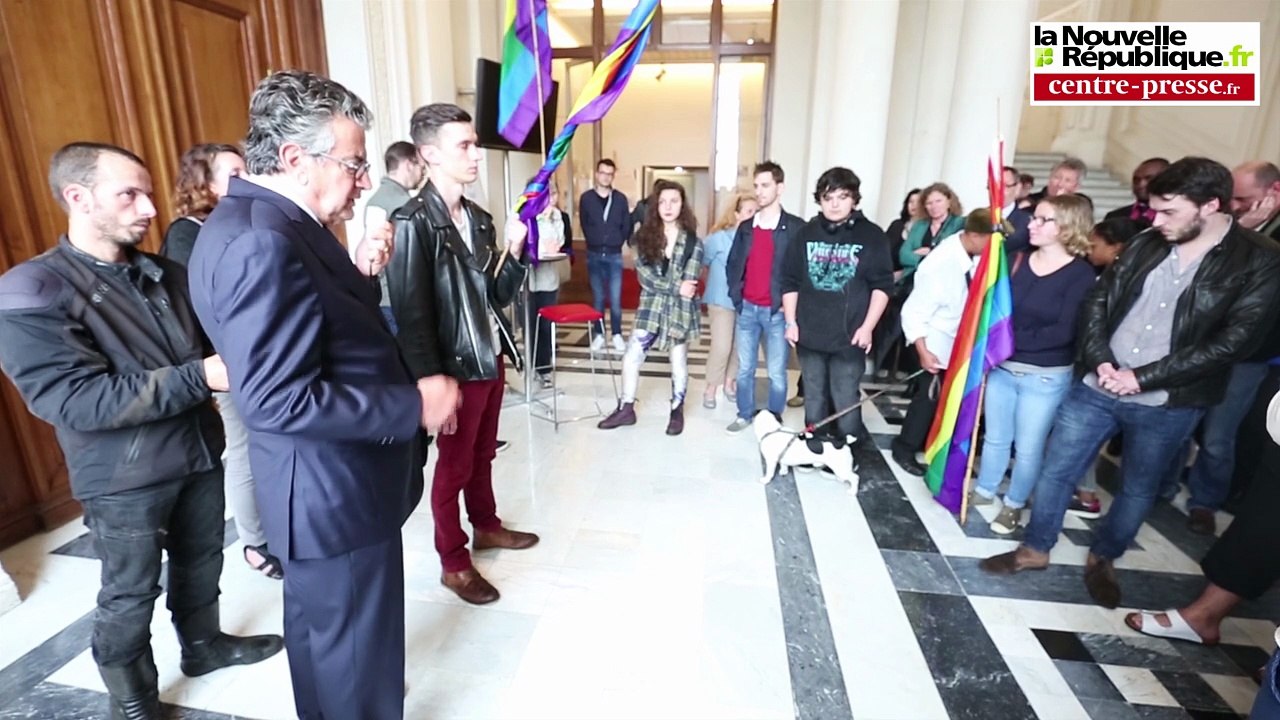 VIDEO. Poitiers. Rassemblement en hommage aux victimes de la tuerie d'Orlando