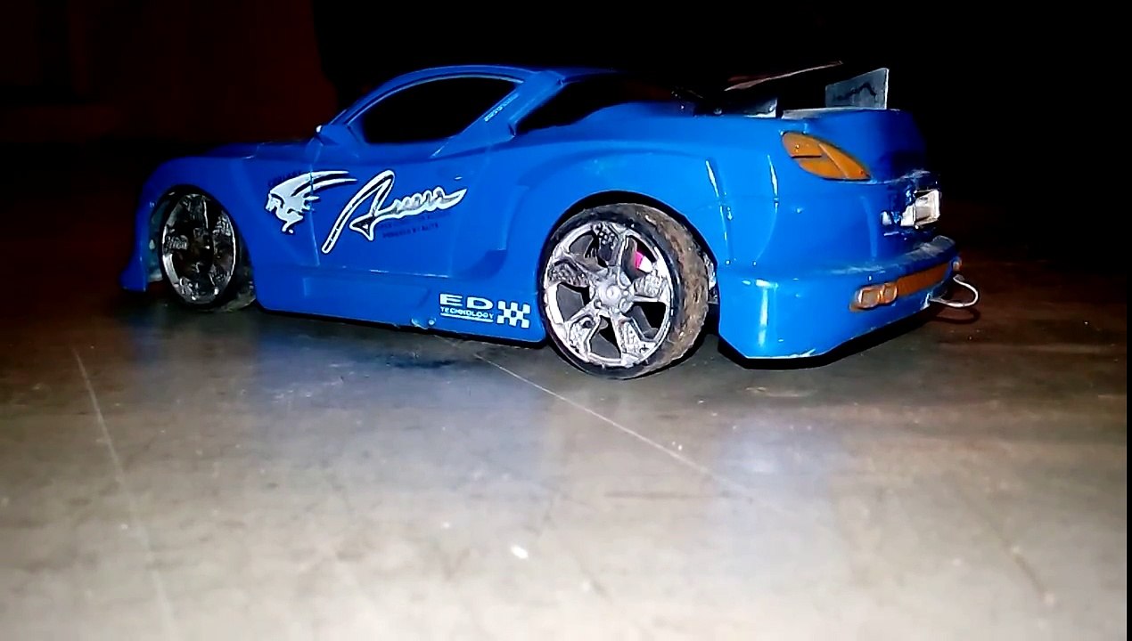 Carros doblando en sero