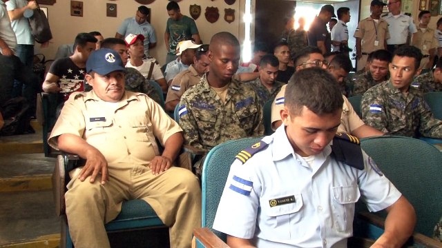 Efectivos militares se encomiendan a Dios para cumplir sus misiones