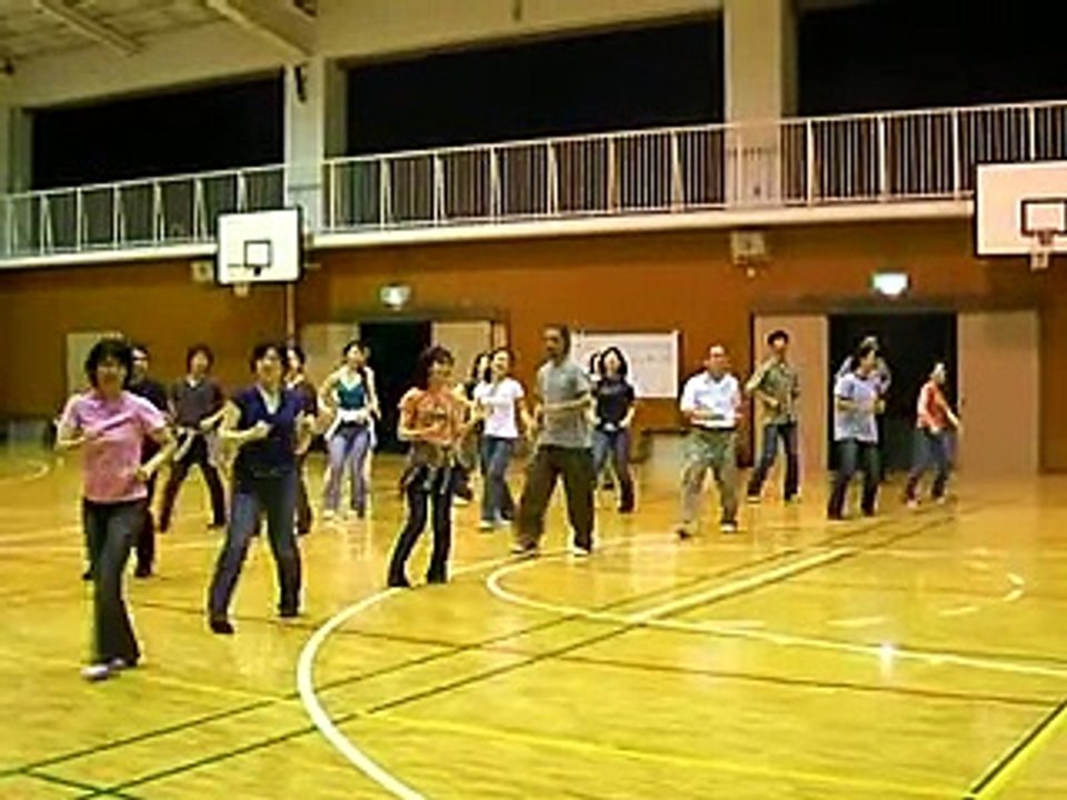 「7月26日(土)開催予定イセザキモール・ラテンフェスタ」コンパルサレッスン1回目の様子