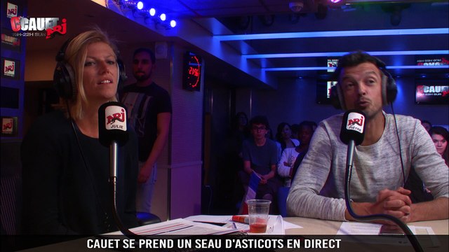 Cauet se prend un seau d'asticot en direct - C'Cauet sur NRJ
