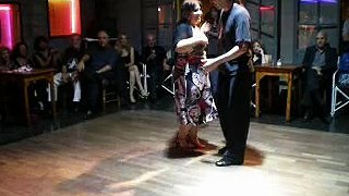 milonga en la Salsera 25-04-09 Bailando Adrian y Laura El apache Argentino
