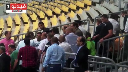 مشادات بمدرجات جماهير المصرى ومدير امن الاسكندرية يتدخل لانقاذ الموقف