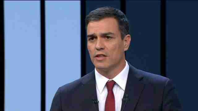 Sánchez a Iglesias: Agradezco la mano tendida pero antes suelte la de Rajoy