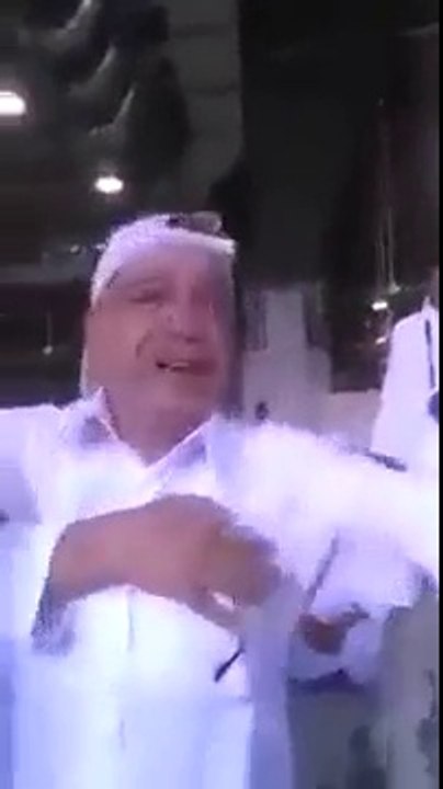 Mirical of ALLAH.A blind man gets is eyes light after says pray in Makkah Mukarma