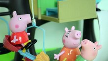 Pig George Da Familia Peppa Pig Anda No novo Brinquedo da Coelhinha Rebeca!!! Em Portugues