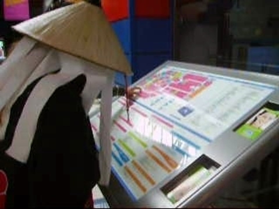 Deidara va au centre commercial