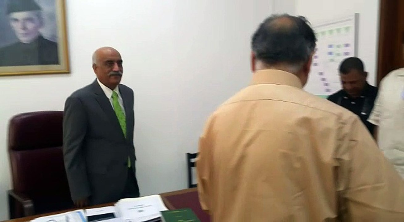 Watch Now: PML-N Pervez Rashid touching PPP's Khursheed Shah feet