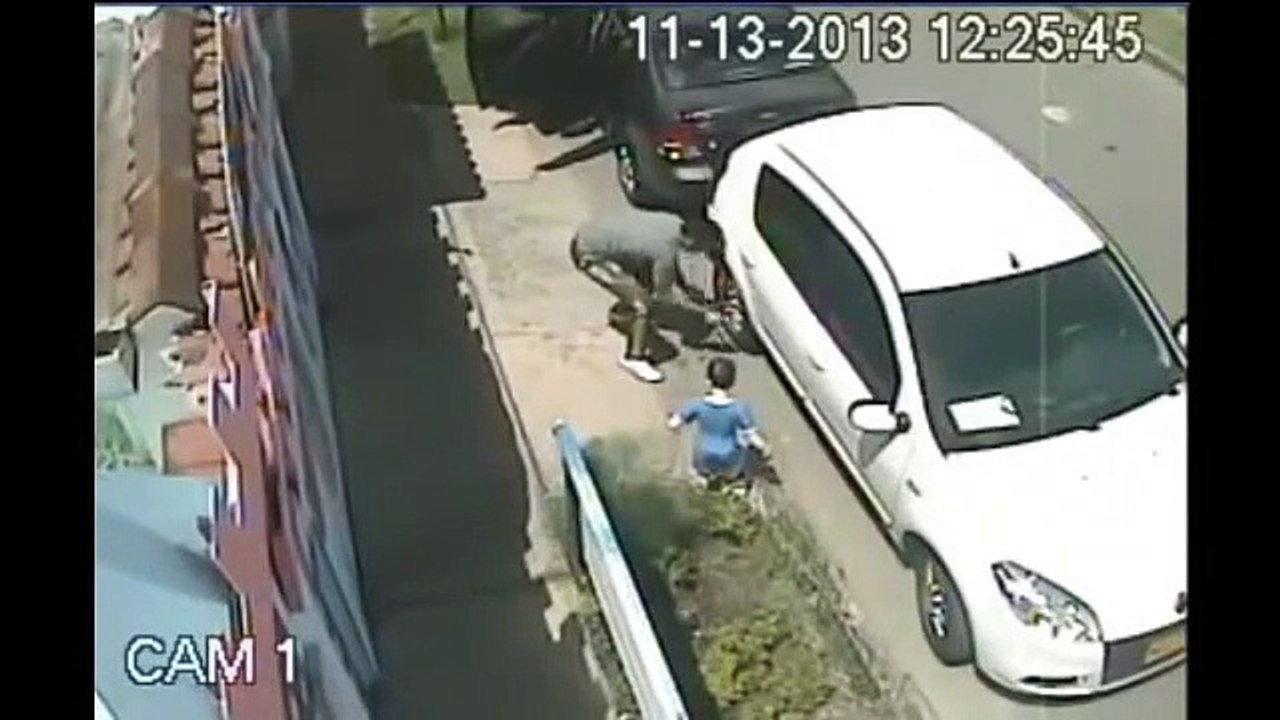 [MP4 360p] Как воруют колёса среди дня за 2 3 минуты