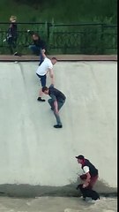 Ils réalisent une chaîne humaine afin de sauver un chien